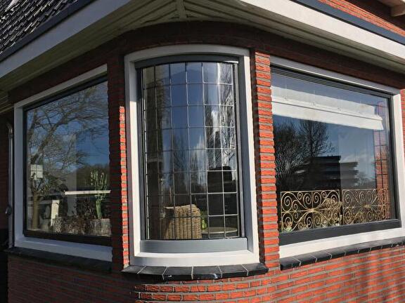Gebogen glas in lood in isolatieglas